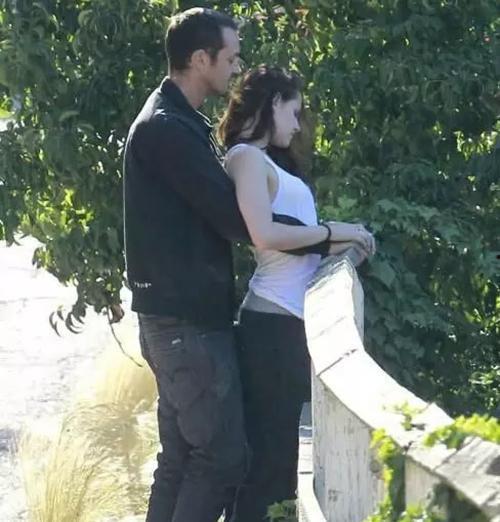 吃瓜罗伯特叶柯